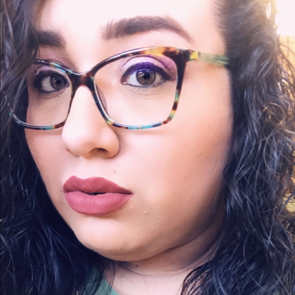 Meet your Posher, Falisha